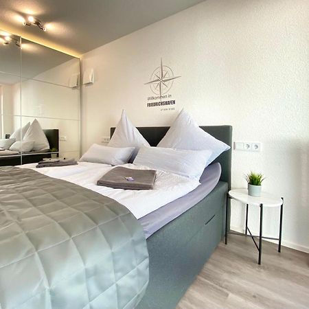Auszeit Apartment: Lakeside Retreat with Balcony & Parking Friedrichshafen Exterior photo