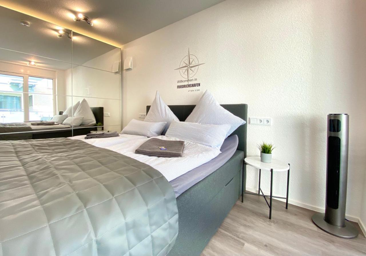 Auszeit Apartment: Lakeside Retreat with Balcony & Parking Friedrichshafen Exterior photo